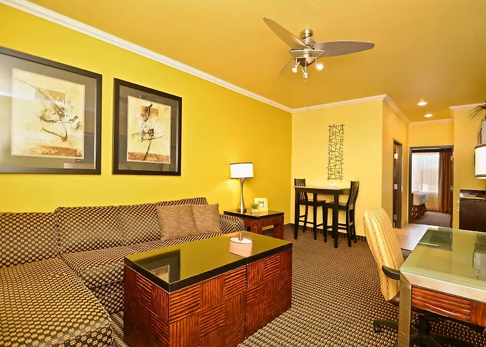 Best Western Plus Christopher Inn And Suites